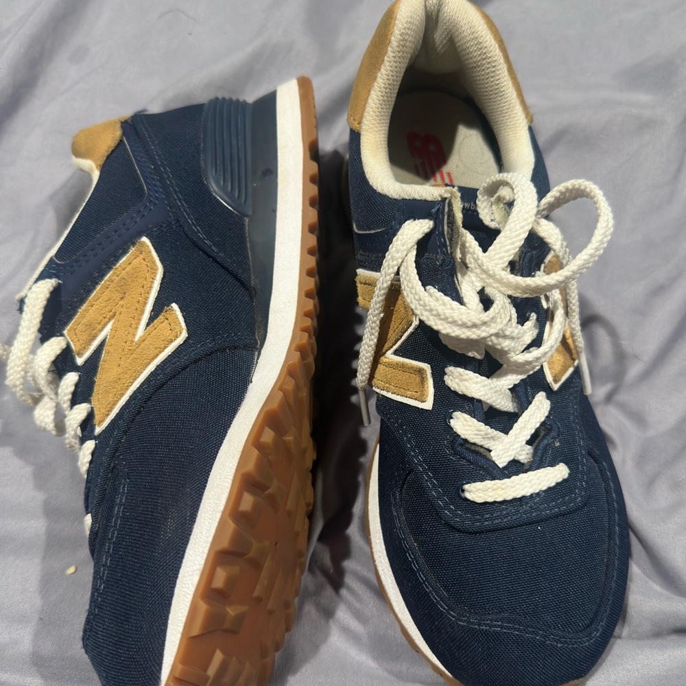 New balance shoes